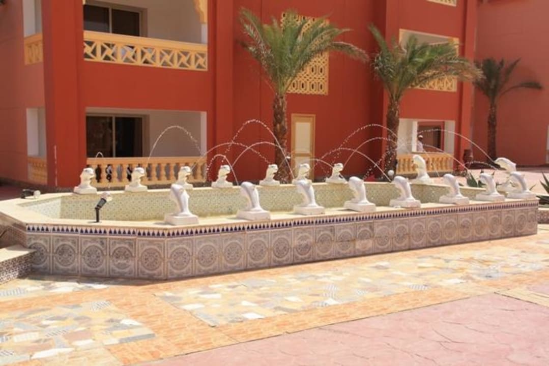Springbrunnen in der Hotelanlage Pickalbatros Alf Leila Wa Leila Resort - Neverland Hurghada