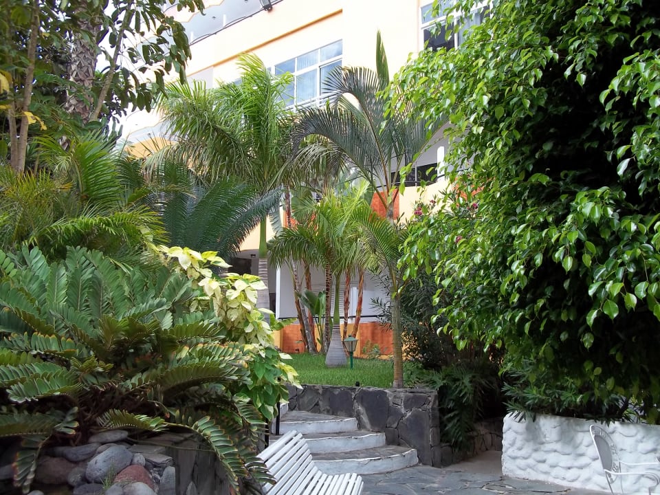 Gartenanlage allsun Hotel Lucana