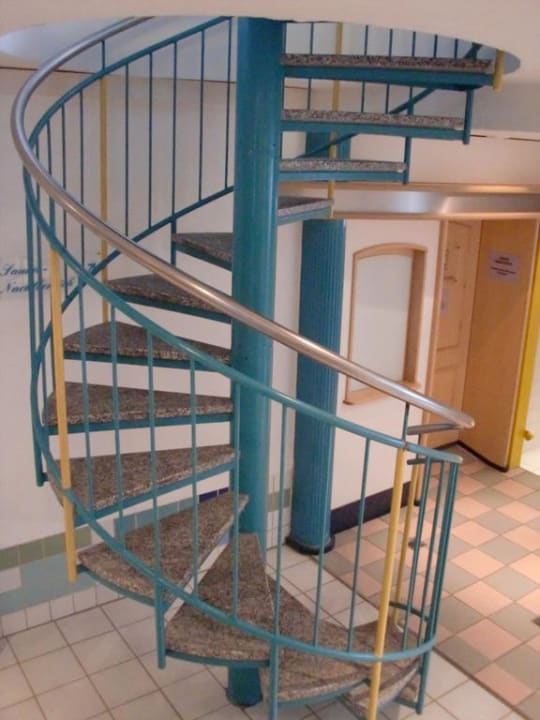 Treppe zum Saunabereich Spirit & SPA Hotel Birkenhof am Elfenhain