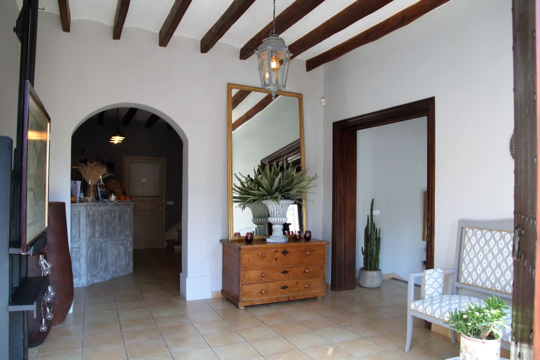 Lobby El Nido Alaro