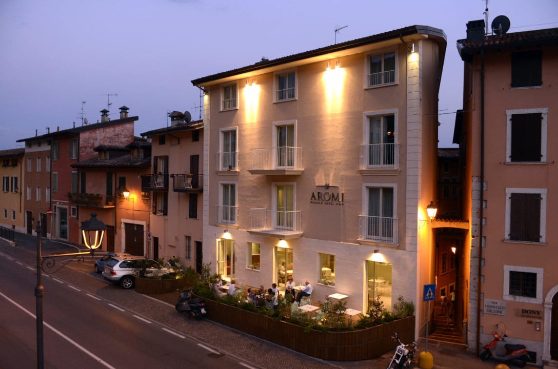 Exterior at night Aromi Piccolo Hotel