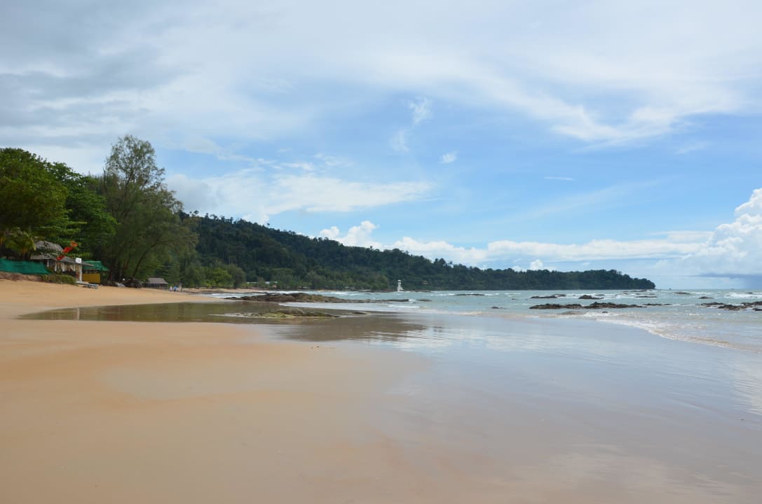 Direkt auf der anderen Strassen Seite Khaolak Oriental Resort - Adults only