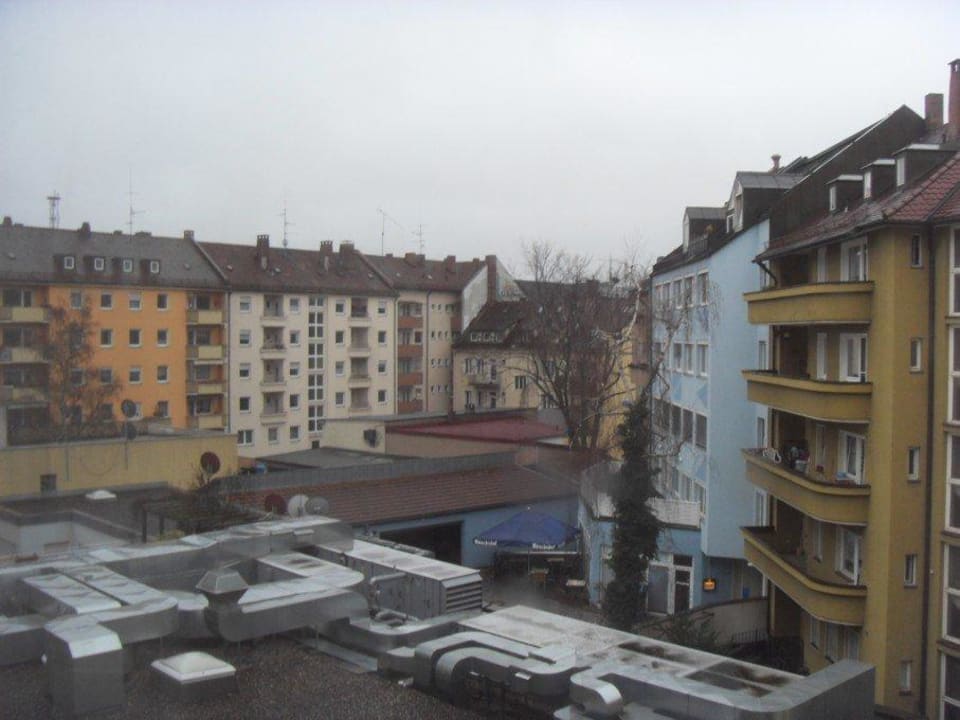 Blick aus unserem Doppelzimmer in den Innenhof Park Inn by Radisson Nürnberg