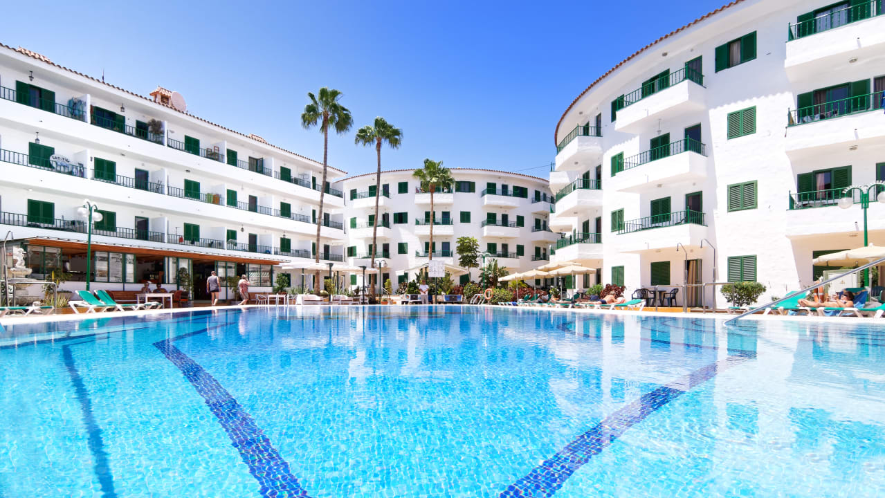 Pool Apartamentos Las Faluas