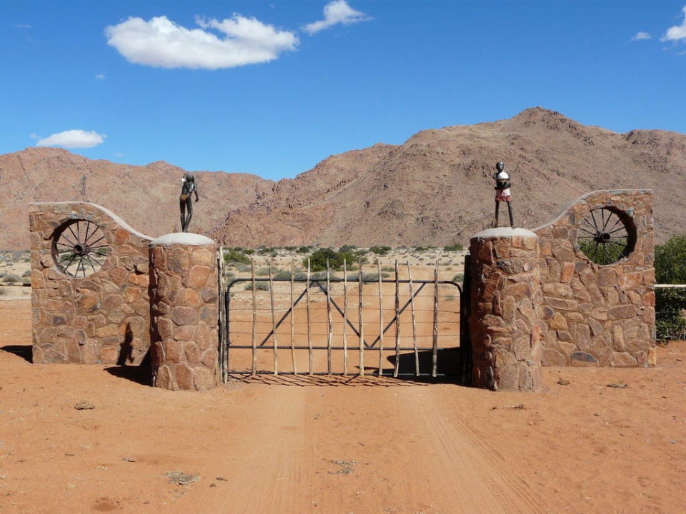 Zufahrt Fest Inn Fels Farm-Lodge