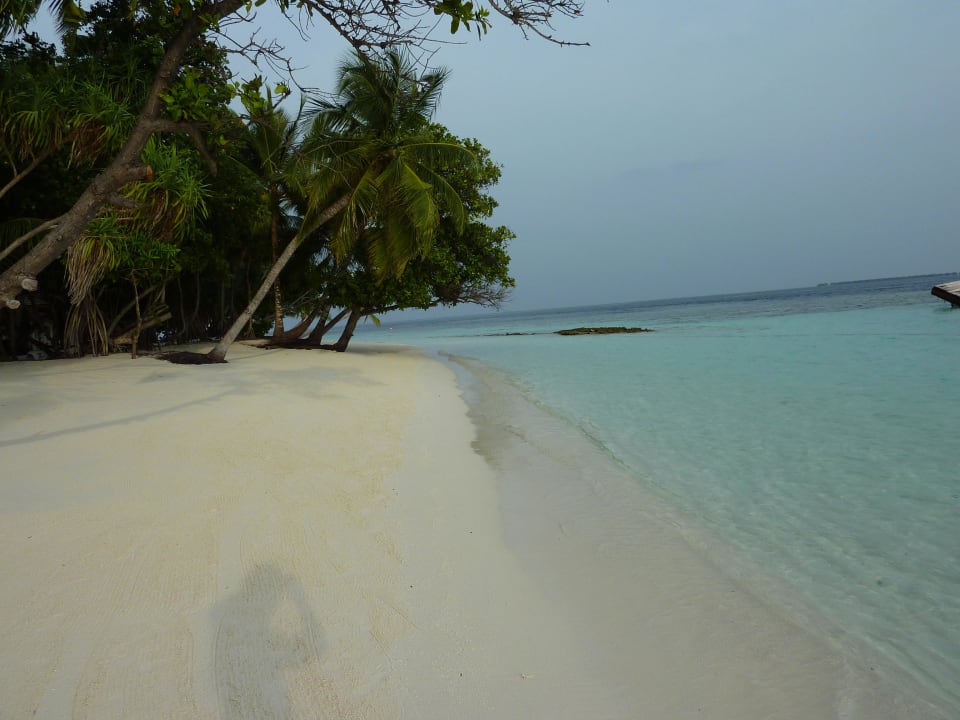 Strand vor dem Bungi 169 - Nordseite Vilamendhoo Island Resort & Spa