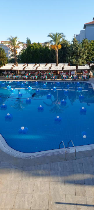 Pool Side Breeze Hotel