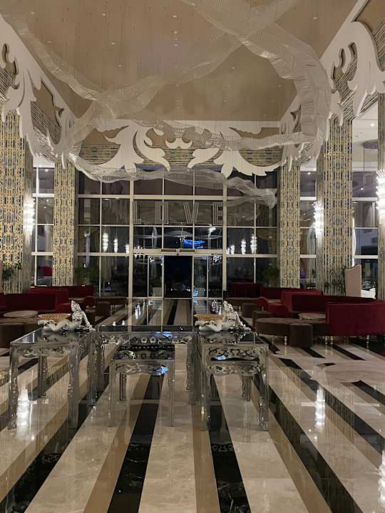 Lobby Azura Deluxe Resort & Spa Hotel