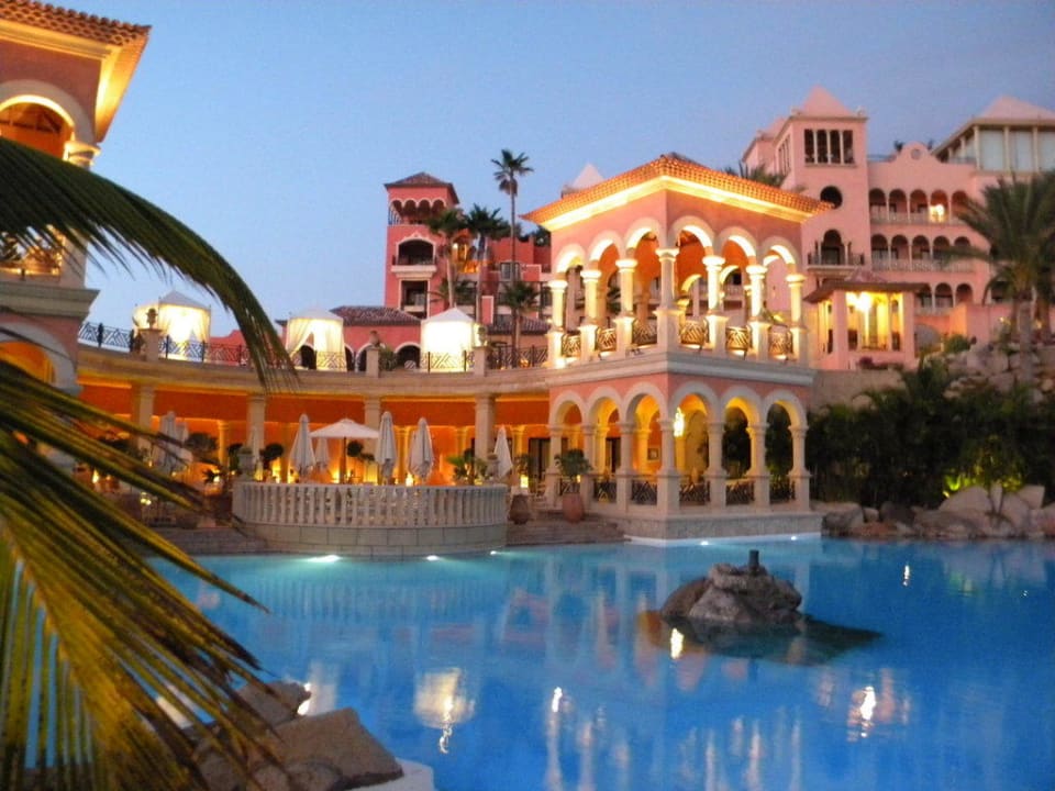 Abenddämmerung am Pool JOIA El Mirador by Iberostar