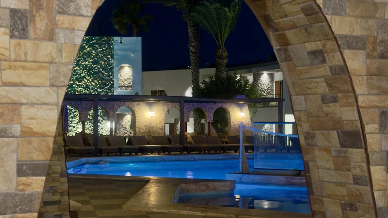 Pool Gaia Garden Hotel