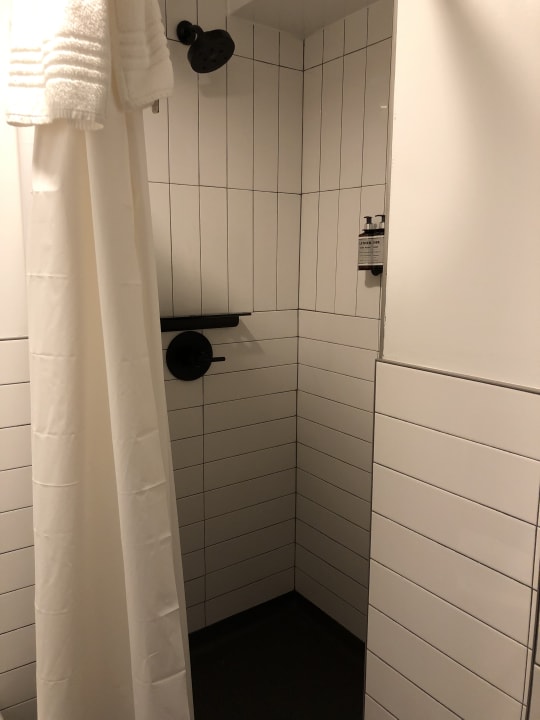 Zimmer The Revolution Hotel