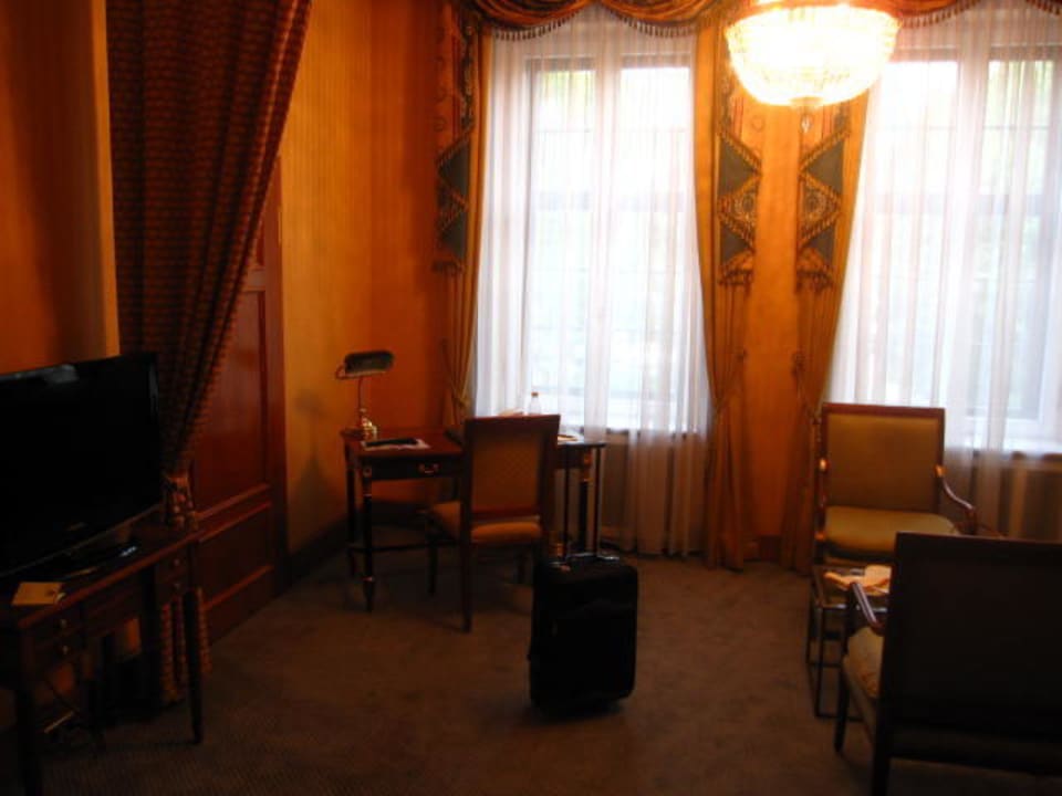 Blick zum Fenster Best Western Premier Grand Hotel Russischer Hof