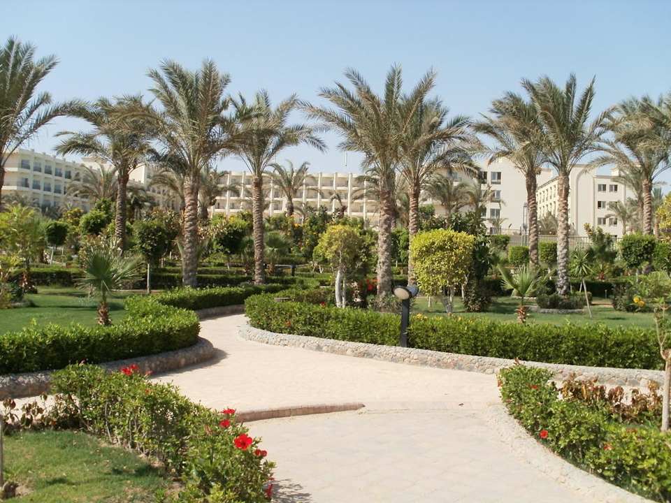 Krásná zahrada u pláže Le Jardin Aqua Park Resort