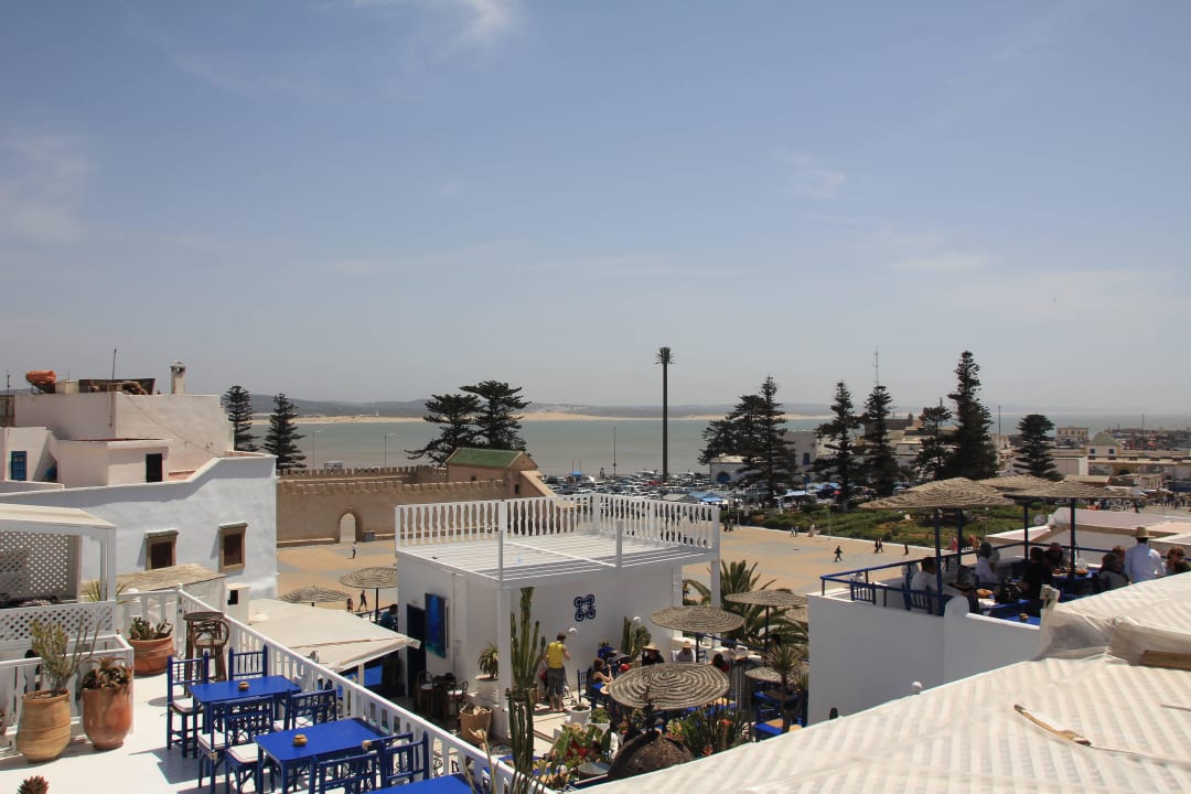 Blick von der Dachterrasse Richtung Hafen Guesthouse Dar Loulema