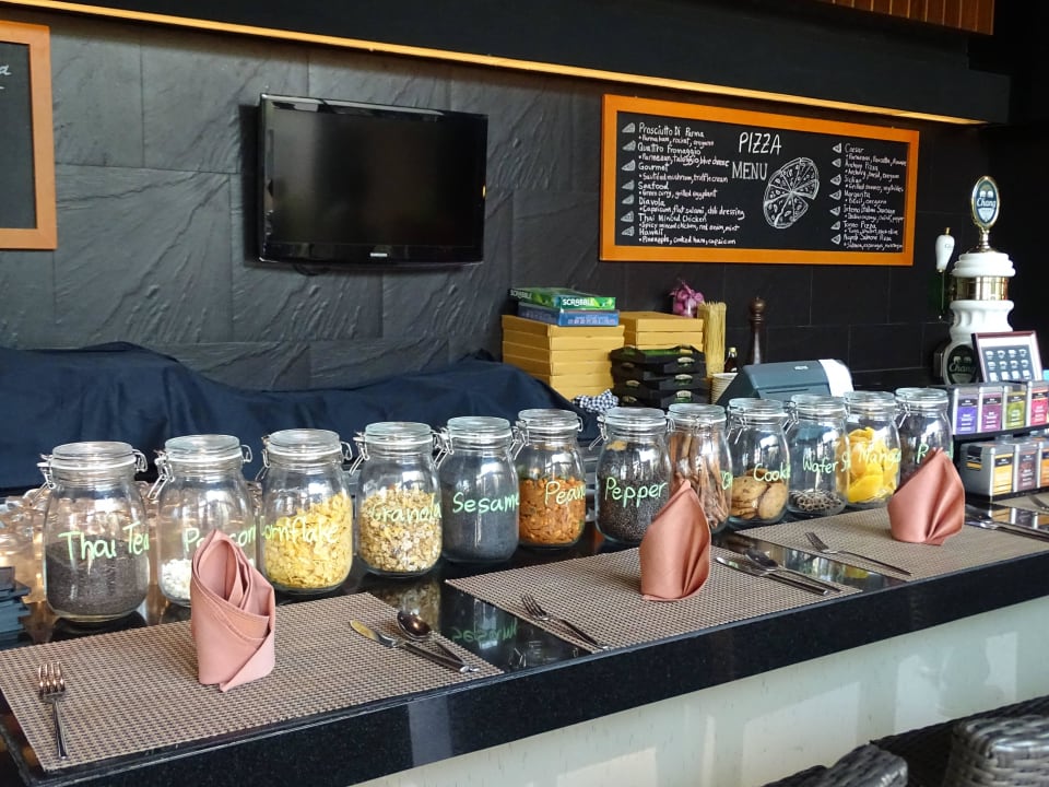 Müsli und Trockenfrüchte JC Kevin Sathorn Bangkok Hotel