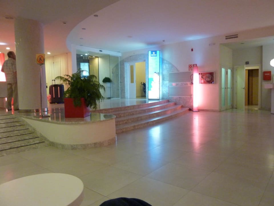 Eingang des Hotels Iberostar Waves Pinos Park