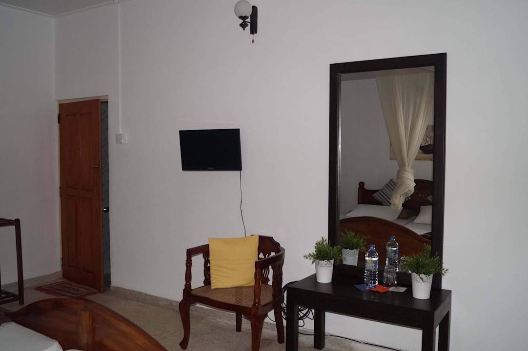 Mirrors Guest House Embiente 008 - Negombo