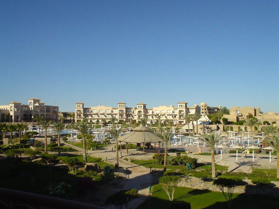 Resort  Pensée Royal Garden Beach Resort