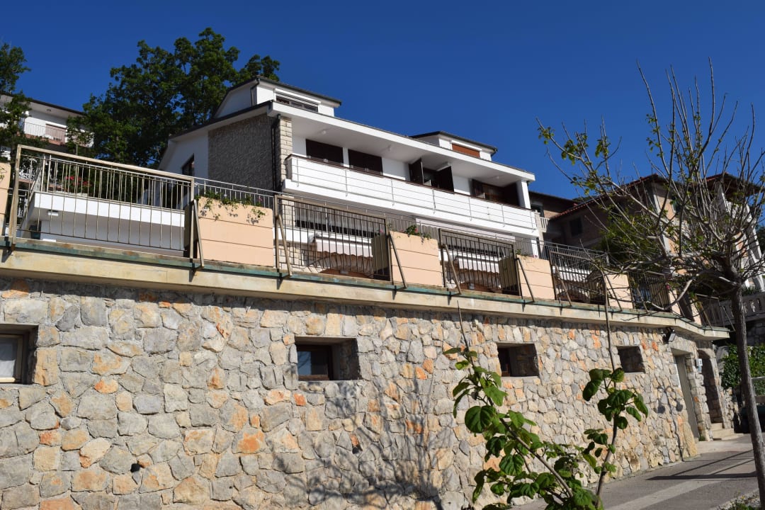 Blick vom Fußweg Villa Kleiner