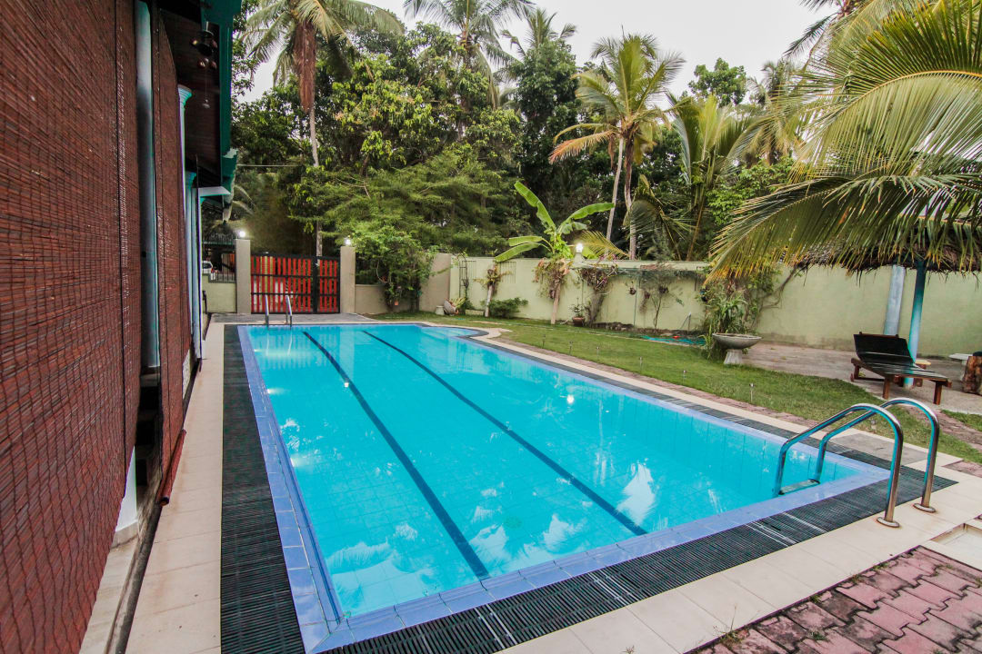 Pool Clove Transit Hotel