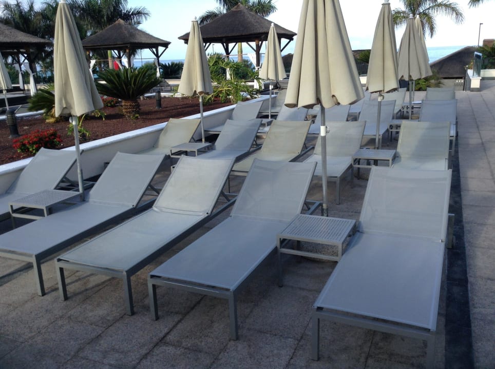 Liegen am Pool Gran Melia Palacio de Isora Resort