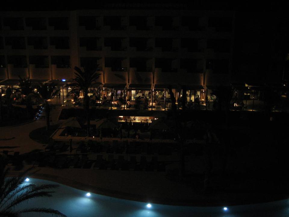 Poolbar am Abend Hotel Rosa Beach