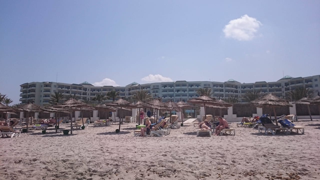 Strand mit Hotel im Hintergrund Iberostar Selection Royal El Mansour