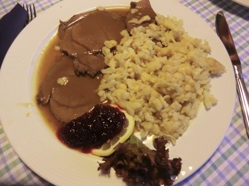 Hirschbraten mit hausgemachten Spätzle Landgasthof Wieserwirt