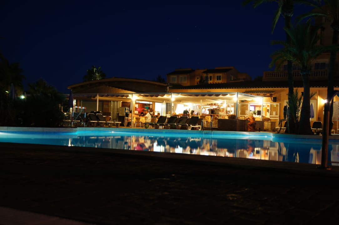Pool & Barbereich Aparthotel Ciudad Laurel