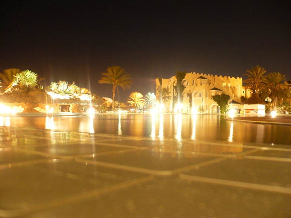Pool bei Nacht Mahdia Beach & Aquapark