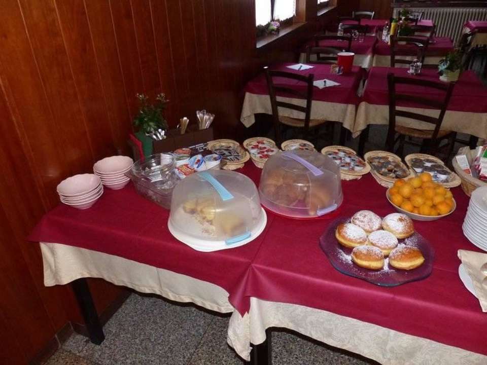 Frühstücksbuffet Pension Alla Pineta