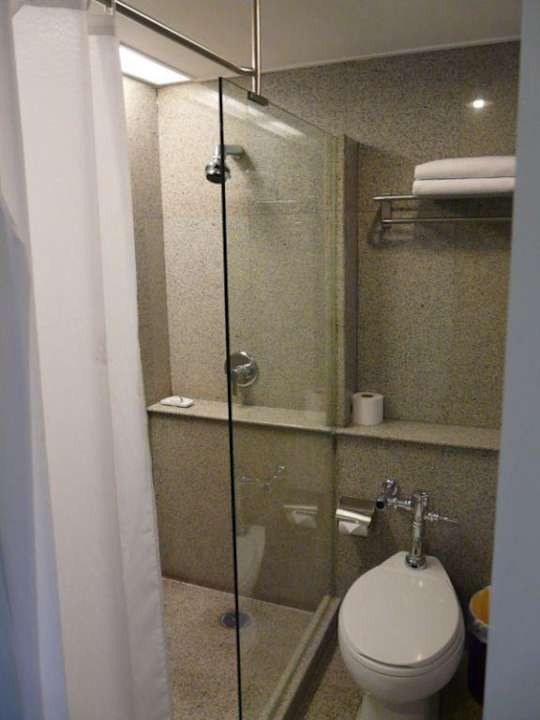Bad (zusätzlich noch Badewanne) Ramada Plaza by Wyndham Bangkok Menam Riverside