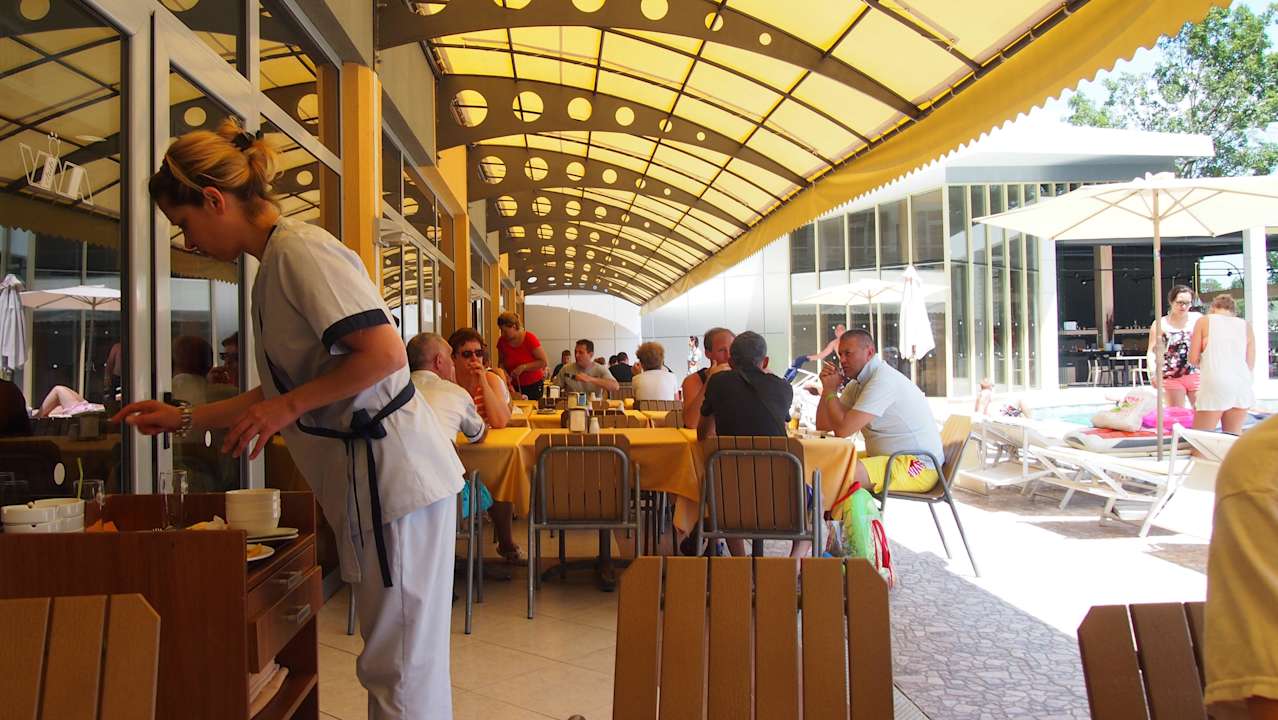 Essen draußen vorm Pool! HVD Viva Club Hotel