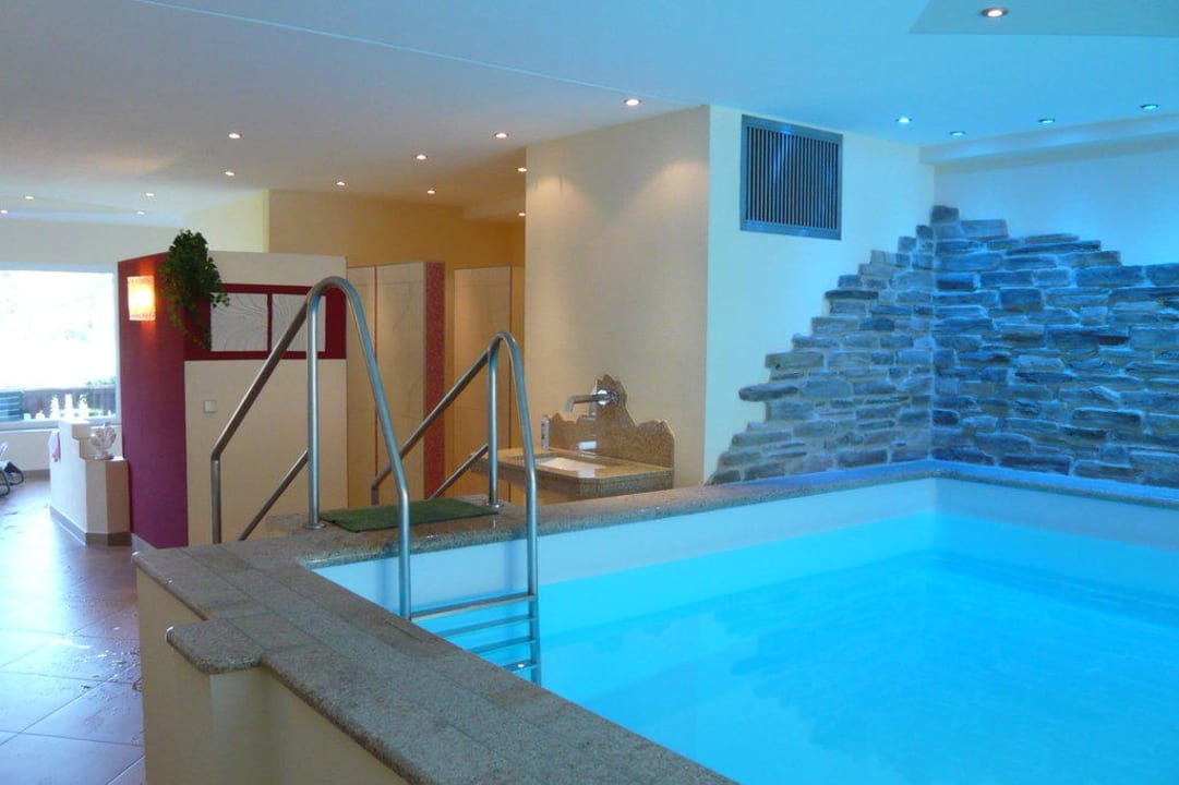 Pool Gästehaus Huber Hof