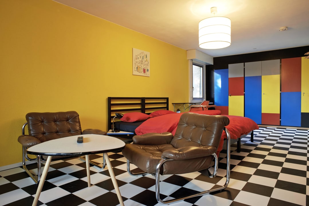 Doppelzimmer mit Bad und Balkon Budget Hostel Zurich