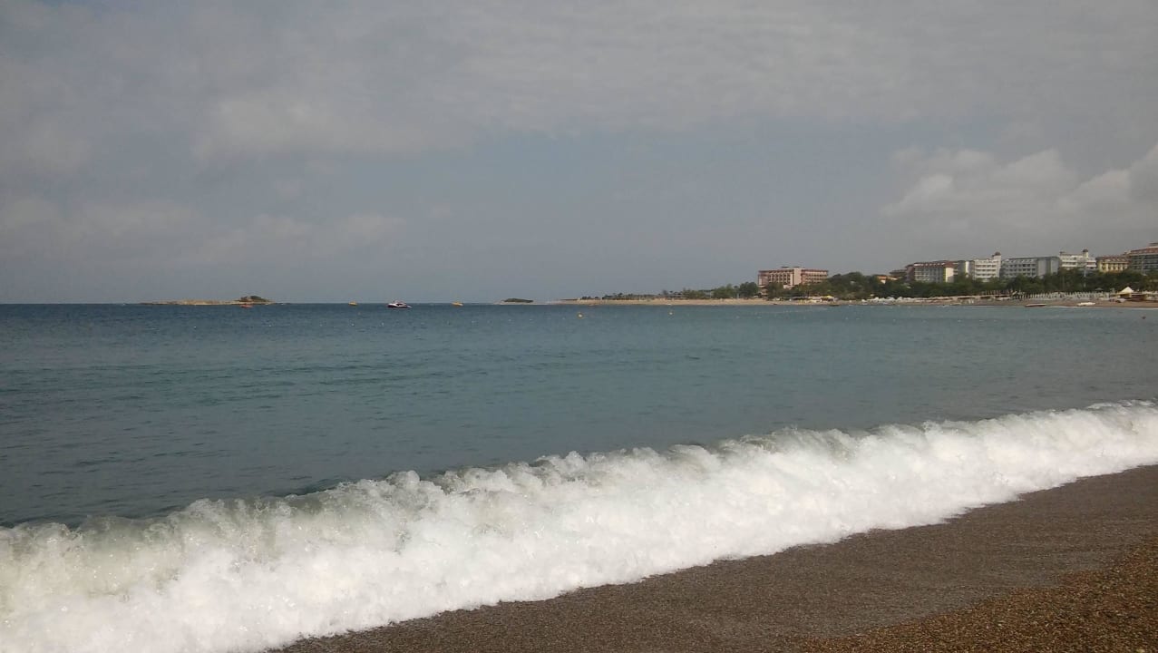 Piękne morze z ciepluteńką woda Justiniano Club Alanya