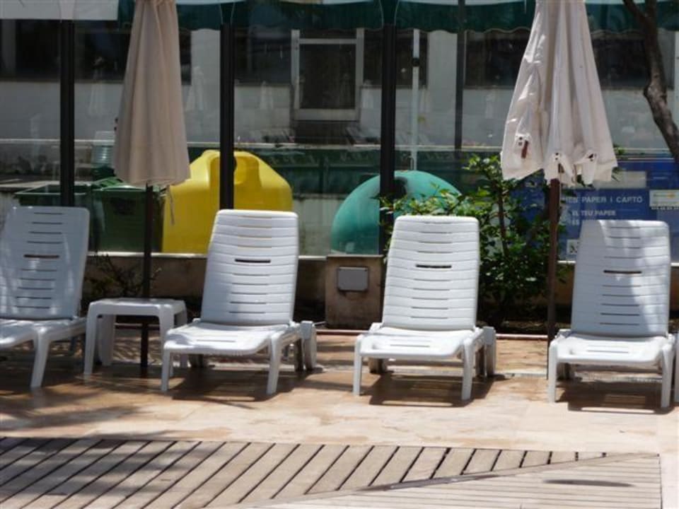 Bick auf die Müllcontainer CM Playa del Moro