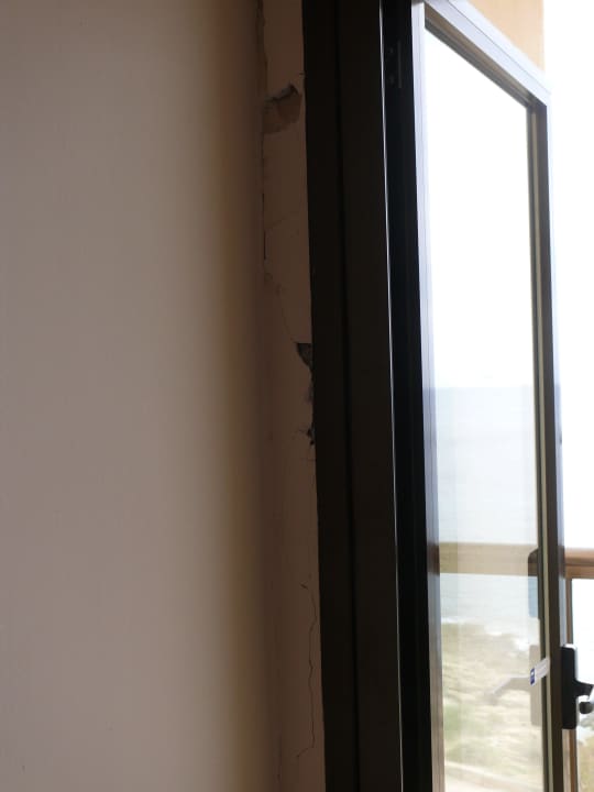 Wie lange hält die Tür noch im Rahmen? AluaSoul Palma