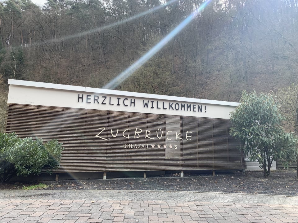Außenansicht Hotel Zugbrücke Grenzau