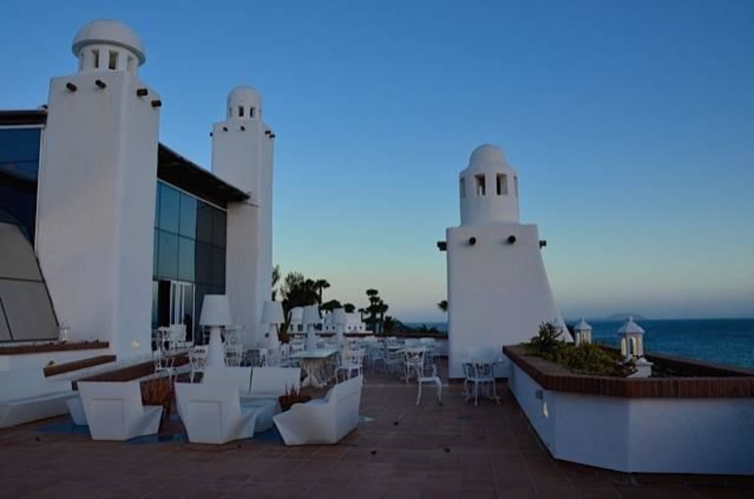 Restaurant in ganz besonders schöner Abendstimmung H10 Timanfaya Palace - Adults only