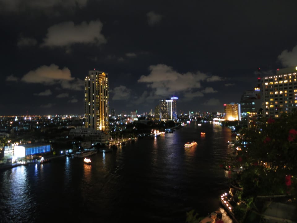 Blick aus dem Krungthep Deluxe Balcony Room Shangri-La Hotel, Bangkok