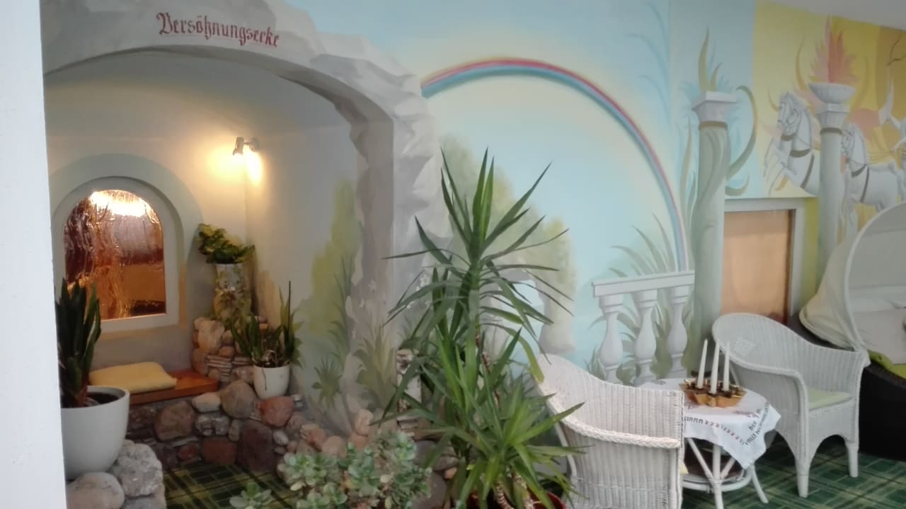 Weg zum Wellnessbereich Familienhotel Hinteregger