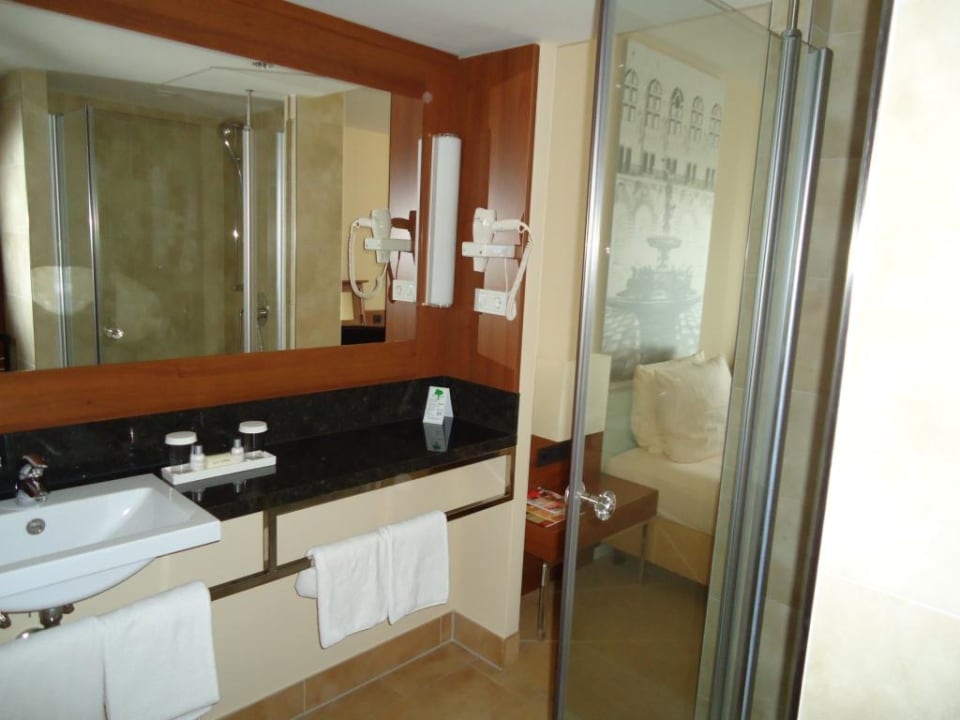 Offenes Bad Lindner Hotel Hamburg Am Michel, part of JdV by Hyatt