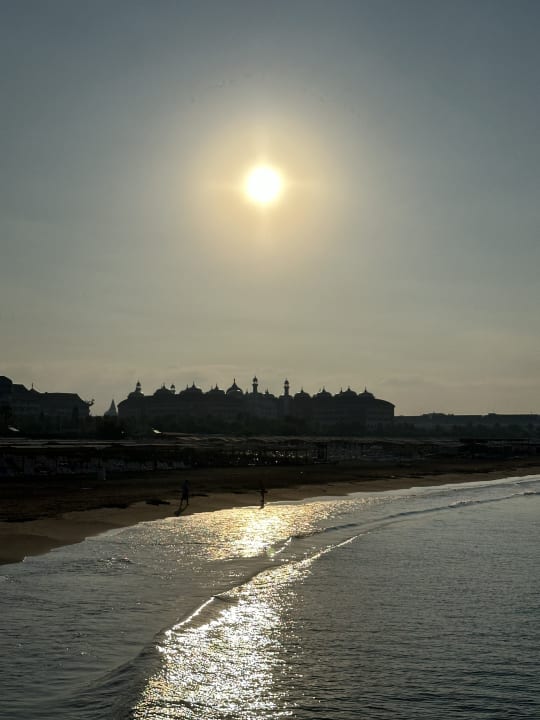 Strand Royal Taj Mahal Hotel