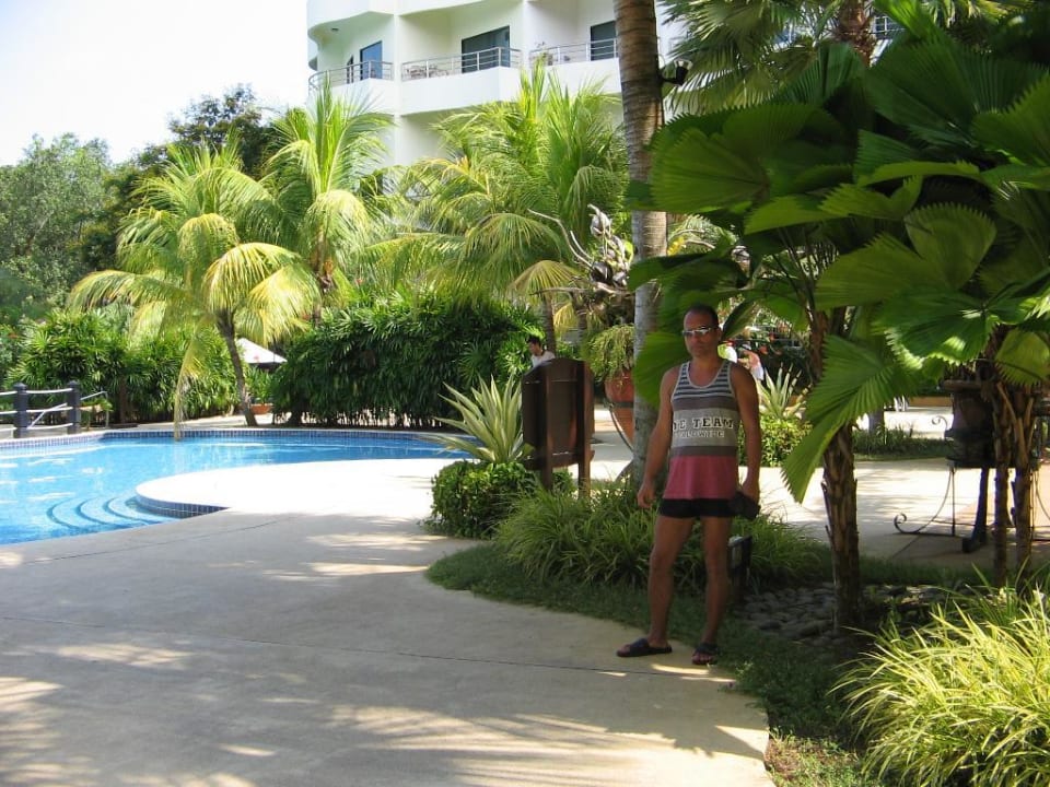 Garten mit Pool Swiss Garden Resort & Spa Kuantan