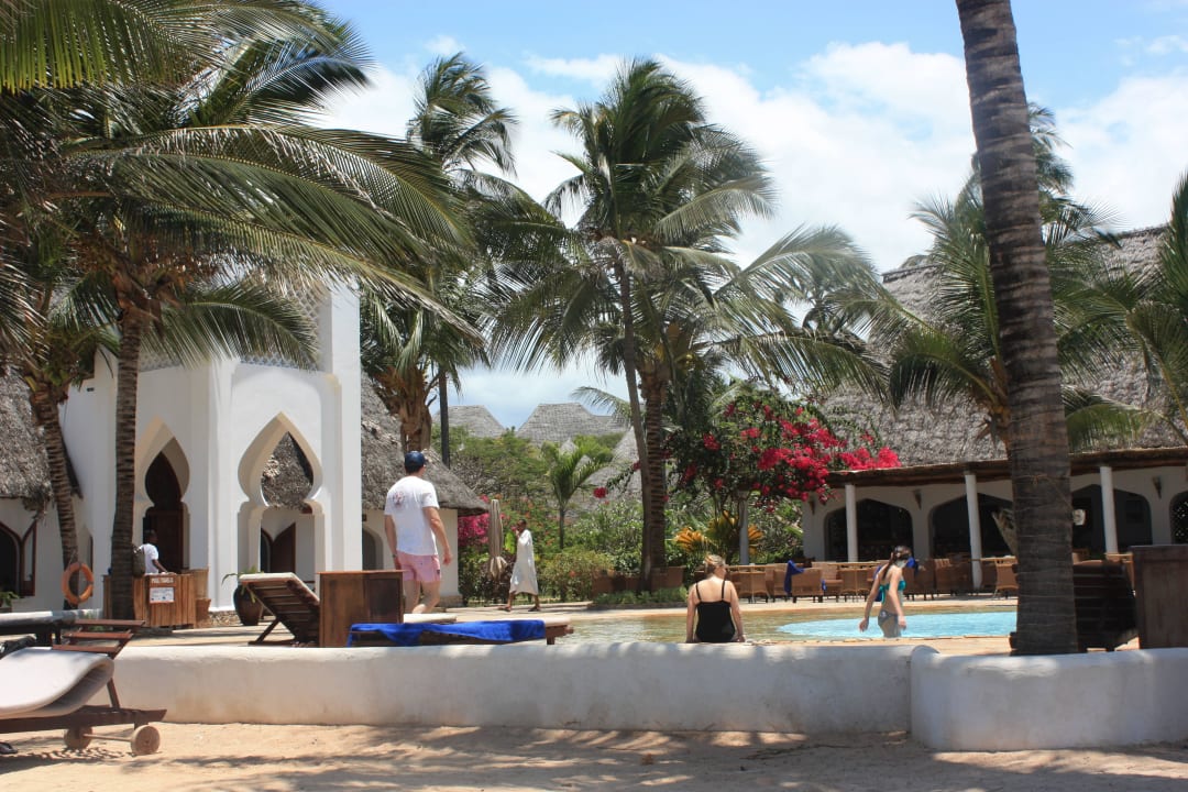 Pool und Hotel-Strand Sultan Sands Island Resort & Spa