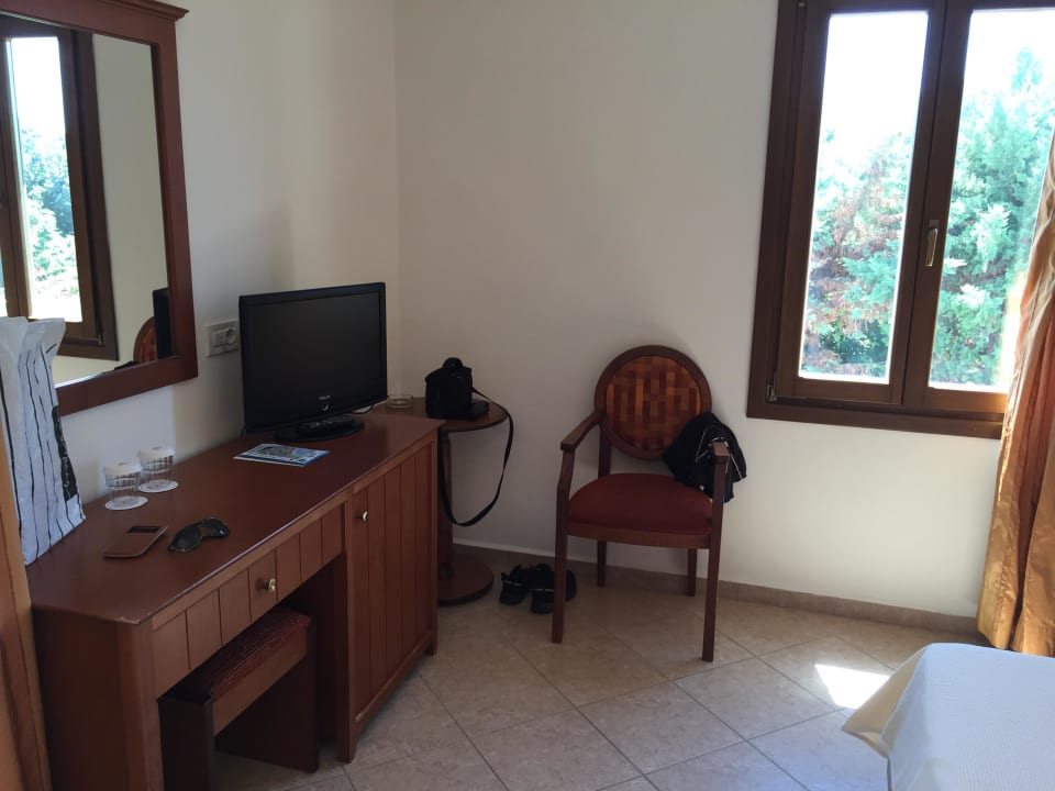 Ausreichend großes Zimmer Naxos Resort Beach Hotel