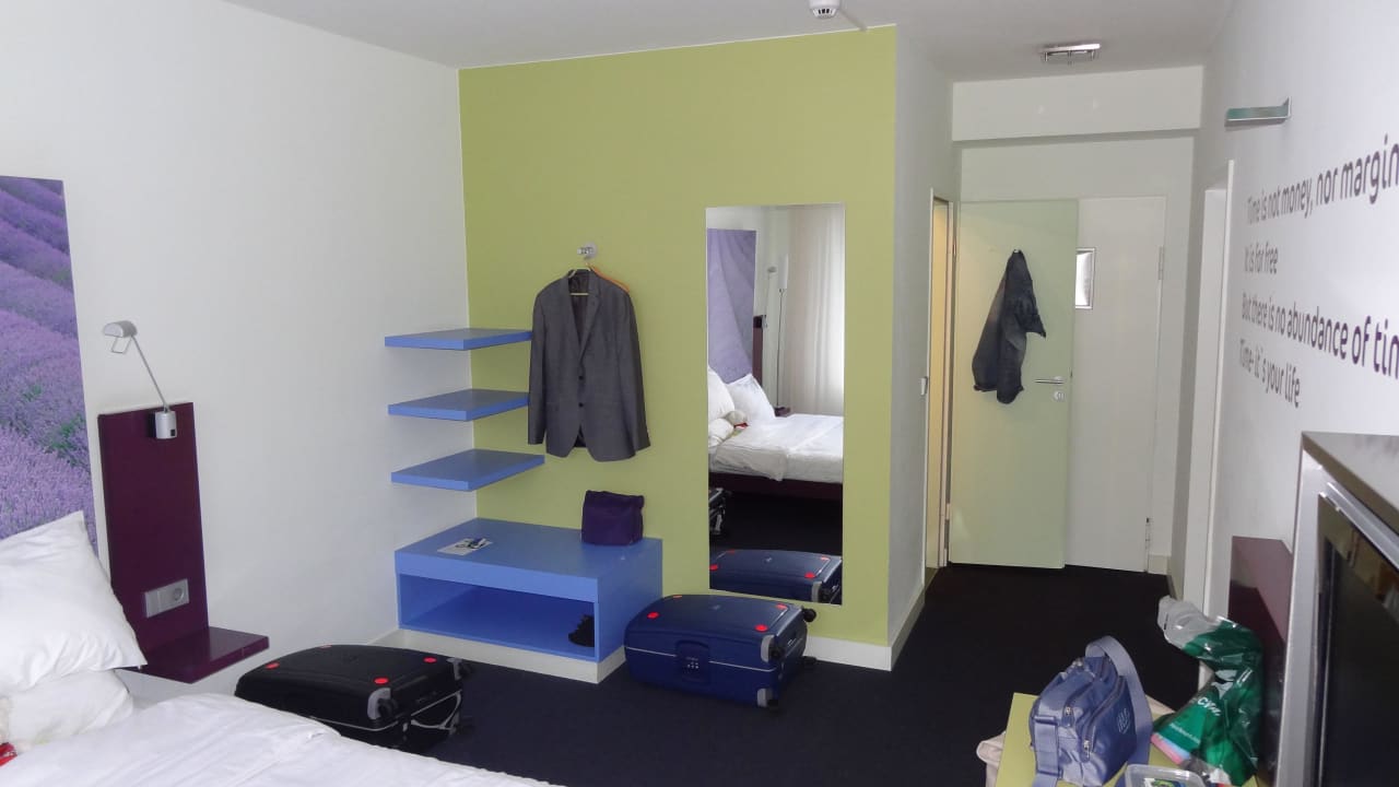 Ablagefläche statt Kasten ibis Styles Hamburg Alster City