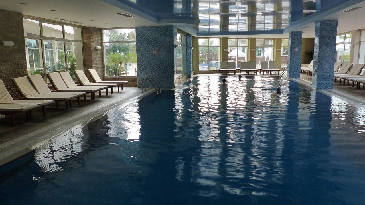 Der Innen-Pool Sunis Evren Beach Resort Hotel & Spa