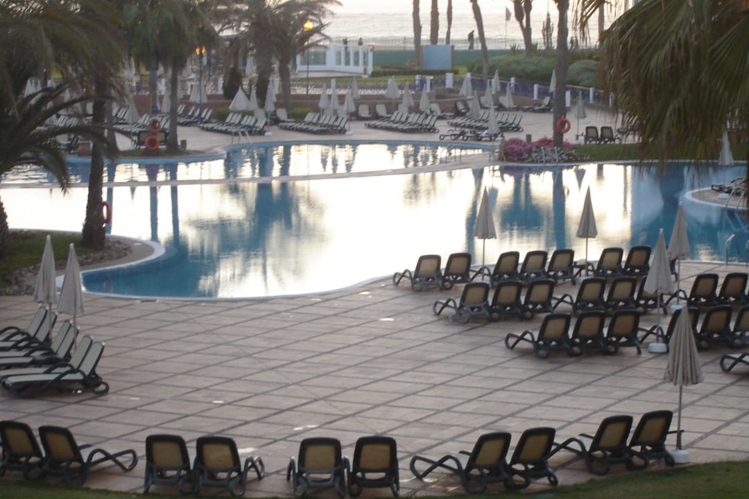 Basen o poranku Iberostar Waves Founty Beach